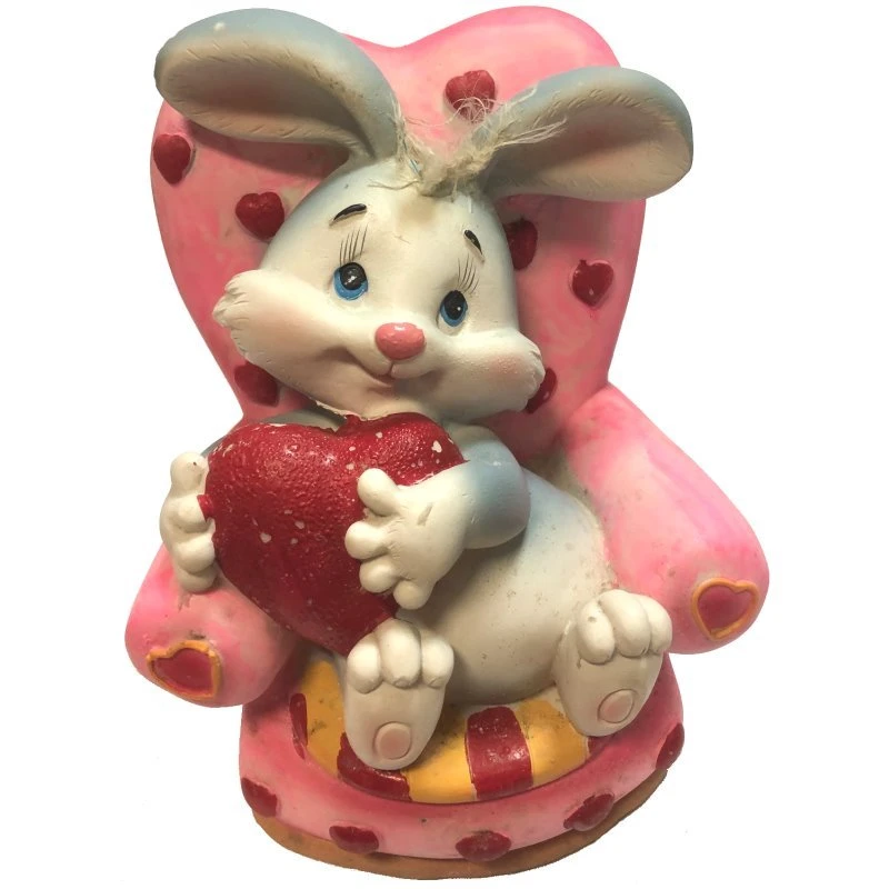 Фигурка декоративная - копилка "Кролик с сердцем", высота 14 см, "Choosing Porcelain"