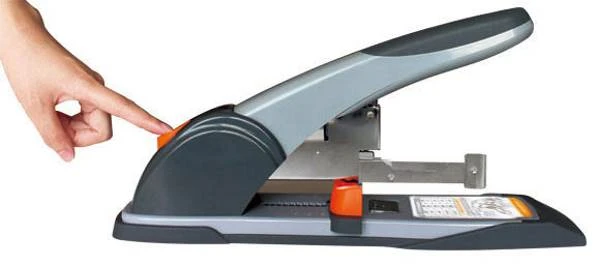 Степлер до 80 л, №24/6-13, регулируемая глубина 60 мм, загрузка 100 скоб, металлический механизм, "Deli"